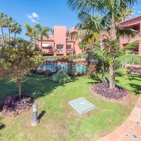 Apartment Oleholidays Jardines Don Carlos Junto Al Mar Marbella