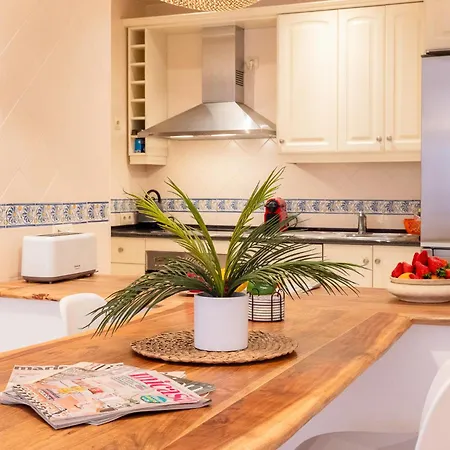 Oleholidays Jardines Don Carlos Junto Al Mar